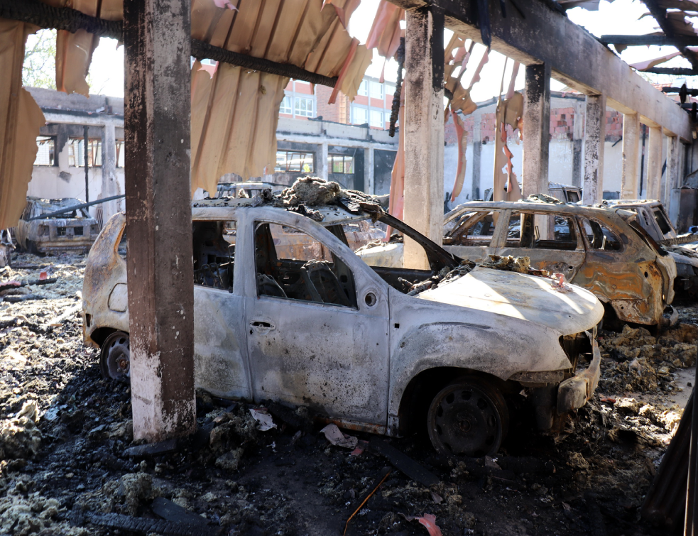 Izgorelo 14 automobila bolnice u Jagodini
